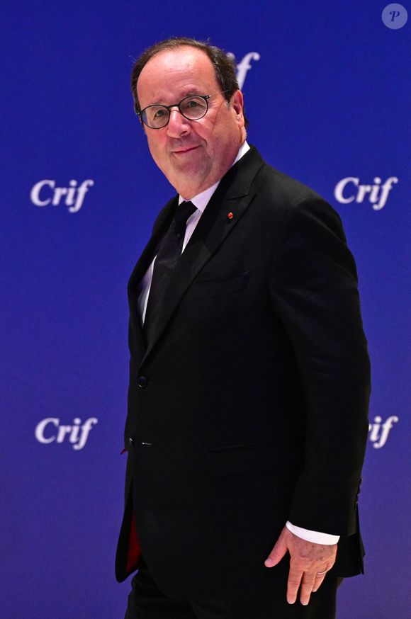 C'est en faisant des recherches pour son propre compte, dix ans plus tard, qu'il retombait sur la bâtisse, à nouveau disponible à la vente...

François Hollande lors du dîner annuel du CRIF (Conseil représentatif des institutions juives de France) au Carrousel du Louvre à Paris le 3 juillet 2025. © Christian Liewig / Bestimage