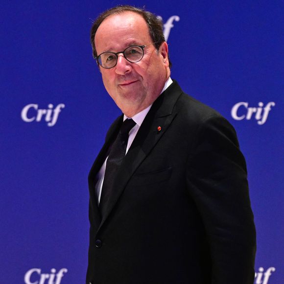 C'est en faisant des recherches pour son propre compte, dix ans plus tard, qu'il retombait sur la bâtisse, à nouveau disponible à la vente...

François Hollande lors du dîner annuel du CRIF (Conseil représentatif des institutions juives de France) au Carrousel du Louvre à Paris le 3 juillet 2025. © Christian Liewig / Bestimage