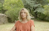 Alexandre Lamy s'est confiée sur M6 sur les difficultés auxquelles elle a parfois fait face, concernant son couple avec Jean Dujardin, en raison de leur notoriété à l'époque d'"Un gars, une fille".