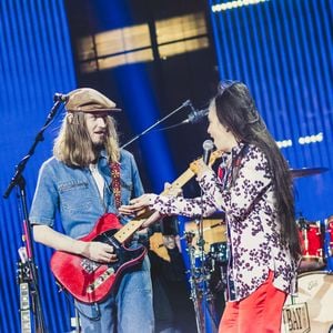 Raoul Chichin de retour sur scène après le décès de sa maman Catherine Ringer
Exclusif - Catherine Ringer et son fils Raoul Chichin - Scène - Enregistrement de l'émission "Tous ensemble pour la musique" pour la fête de la musique à l'AccorHotels Arena à Paris. © Cyril Moreau / Veeren Ramsamy / Bestimage