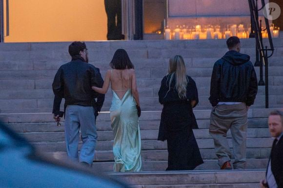 Victoria Beckham a été soutenue par sa famille

David Beckham arrive avec ses enfants, Romeo Beckham, Cruz Beckham et sa petite amie Jackie Apostel et Harper Seven Beckham pour assister au défilé de Victoria Beckham à Paris le 6 mars. GOFF  / BESTIMAGE