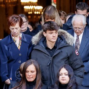 Nathalie Marquay et ses enfants Lou et Tom - La famille de Jean-Pierre Pernaut à la sortie des obsèques en la Basilique Sainte-Clotilde à Paris le 9 mars 2022. © Cyril Moreau/Bestimage