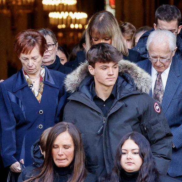 Nathalie Marquay et ses enfants Lou et Tom - La famille de Jean-Pierre Pernaut à la sortie des obsèques en la Basilique Sainte-Clotilde à Paris le 9 mars 2022. © Cyril Moreau/Bestimage