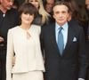 Avant de s'unir en 1999 avec l'interprète de "La maladie d'amour", elle portait déjà une alliance à l'annulaire et avait donné naissance à deux enfants...

Mariage civil de Michel Sardou et Anne-Marie Périer à Neuilly, 11 octobre 1999. © Abaca