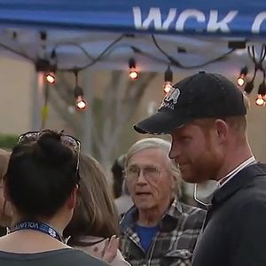 Le prince Harry et Meghan Markle se rendent au Pasadena Convention Center avec les services d secours et les victimes des incendies de Eaton à Los Angeles le 11 janvier 2025