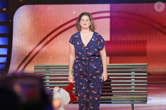 Et de conclure sur son burn-out : "Je montais encore sur scène, mais j’étais devenue une machine. Il y avait un bouton ‘on’ pour jouer et un bouton ‘off’ pour le reste".
Exclusif - Elodie Poux - Tournage de l'émission "Sketch Story", présentée par L.Boccolini. Le 12 septembre 2022