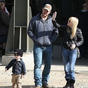 Ensemble, ils sont devenus les parents d'un garçon né le 25 août 2012, prénommé Jack. 

Exclusif - Anna Faris et Chris Pratt emmènent leur fils Jack au Travel Town Museum à Los Angeles, le 14 décembre 2014. © Bestimage