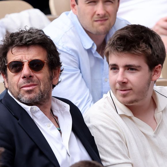 Patrick Bruel est un papa très fier

Patrick Bruel et son fils Oscar dans les tribunes lors des Internationaux de France de Tennis de Roland Garros. © Dominique Jacovides/Bestimage