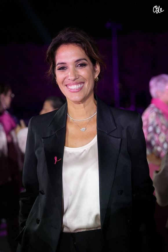 L'intervention s'est accompagnée d'une reconstruction mammaire immédiate, une étape majeure qui lui a permis d'alléguer la souffrance psychologique liée à la maladie.

Laurie Cholewa - Soirée de lancement d’Octobre rose 2026 au pied de la Tour Eiffel, sur le Champ-de-Mars à Paris le 30 septembre 2026. 

© Anne-Sophie Guebey/Bestimage