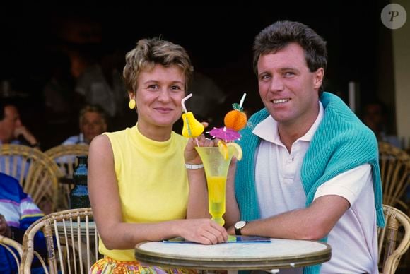 Il a révélé sa bisexualité à la télévision dans les années 1980.

En Vacances en Corse, Bruno Masure et sa femme Cathy le 7 août 1985.©Bestimage