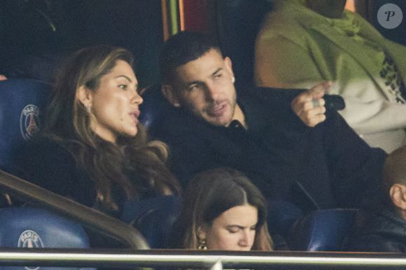 Lucas Hernandez et sa nouvelle compagne Victoria Triay en tribunes du match de Ligue 1 McDonald's opposant le Paris Saint-Germain (PSG) au Racing Club de Lens (RCL) (1-0) au Parc des Princes à Paris, France, le 2 novembre 2024. Cyril Moreau/Bestimage