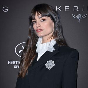 C’est aussi un lieu de création, où Clara a coécrit une partie de son dernier album. 

Clara Luciani - Photocall du dîner "Women In Motion, Kering", Place de la Castre lors du 78ème Festival International du Film de Cannes le 18 mai 2025. © Olivier Borde/Bestimage