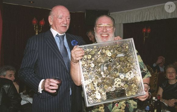 Mais seules deux personnalités étaient réellement proches de lui : Eddy Mitchell et Carlos.

Eddie Barclay et Carlos. Photo par Max Colin/ABACAPRESS.COM