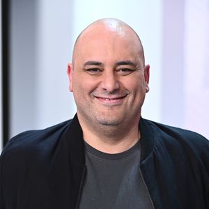 C'est le programme mis en avant par Canal+ depuis ce mercredi 18 décembre, Le Monde magique de Jérôme Commandeur. 

Exclusif - Jérôme Commandeur - Enregistrement de l'émission "Vivement Dimanche", présentée par M.Drucker et diffusée le 18 février sur France 3
© Guillaume Gaffiot / Bestimage