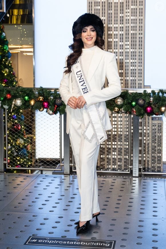 Miss Univers Fatima Bosch Fernandez, gagnante de la 74ème édition du concours, visite l'Empire State Building à New York, NY le 3 décembre 2025. Photo par Lev Radin/SPUS/ABACAPRESS.COM