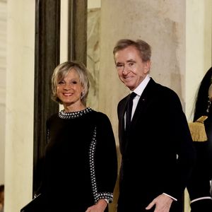 Selon elle, aucun des enfants ne considère sa situation comme un dû et chacun forge sa propre identité.

Bernard Arnault et sa femme Hélène Mercier Arnault - Arrivées au dîner d'état en l'honneur de l'Emir du Qatar au palais présidentiel de l'Elysée à Paris le 27 février 2024.

© Dominique Jacovides / Bestimage