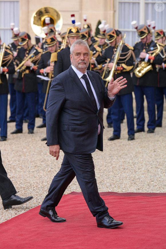 Luc Besson arrive pour un dîner d'État au Palais de l'Élysée à Paris, France, le 6 mai 2024, au premier jour de la visite d'État du président chinois en France. Photo par Ammar Abd Rabbo/ABACAPRESS.COM
