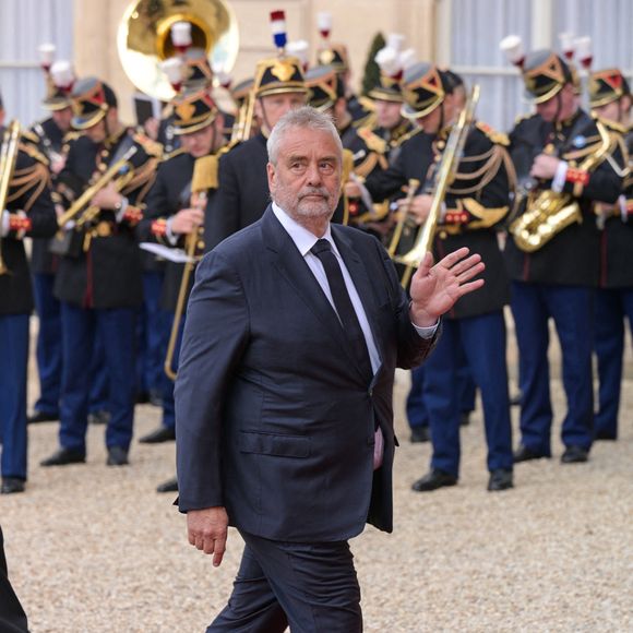 Luc Besson arrive pour un dîner d'État au Palais de l'Élysée à Paris, France, le 6 mai 2024, au premier jour de la visite d'État du président chinois en France. Photo par Ammar Abd Rabbo/ABACAPRESS.COM