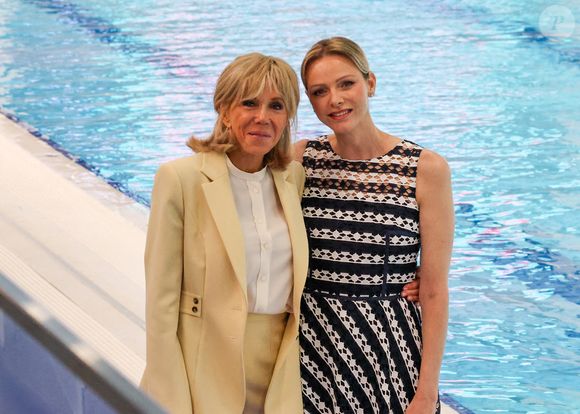 Depuis, elle se consacre à sa famille et à son rôle de princesse, tout en gardant de précieux souvenirs de sa carrière sportive.

 La princesse Charlène de Monaco et la Première Dame française Brigitte Macron lors d'un Water Safety Day de la Fondation Princesse Charlène de Monaco à la piscine du Stade Louis II de Monaco, le 8 juin 2025.  Claudia Albuquerque/Bestimage