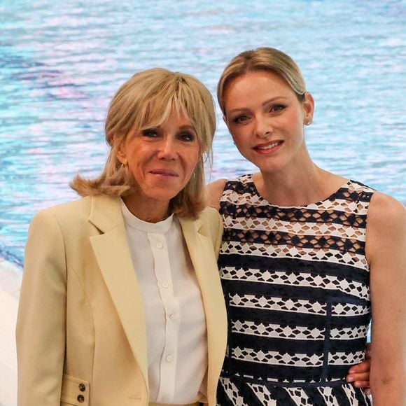 Depuis, elle se consacre à sa famille et à son rôle de princesse, tout en gardant de précieux souvenirs de sa carrière sportive.

 La princesse Charlène de Monaco et la Première Dame française Brigitte Macron lors d'un Water Safety Day de la Fondation Princesse Charlène de Monaco à la piscine du Stade Louis II de Monaco, le 8 juin 2025.  Claudia Albuquerque/Bestimage
