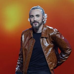 Mais si le chanteur Je s'est laissé séduire par l'énergie de Rio de Janeiro, il reste profondément attaché à une autre terre qui lui est chère : l'Aveyron, où il possède des racines familiales.
Christophe Willem lors de l'enregistrement de l'émission "Nos voix pour toutes" au profit de la Fondation des femmes à l’Adidas Arena diffusée sur TMC le 25 novembre 2025, à Paris, France, le 19 novembre 2025. © Guirec-Moreau/Bestimage