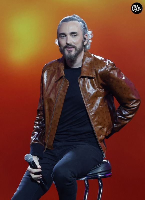 Mais si le chanteur Je s'est laissé séduire par l'énergie de Rio de Janeiro, il reste profondément attaché à une autre terre qui lui est chère : l'Aveyron, où il possède des racines familiales.

Christophe Willem lors de l'enregistrement de l'émission "Nos voix pour toutes" au profit de la Fondation des femmes à l’Adidas Arena diffusée sur TMC le 25 novembre 2025, à Paris, France, le 19 novembre 2025. © Guirec-Moreau/Bestimage