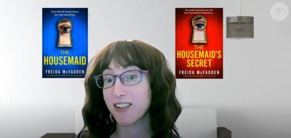 "J’aurais probablement encore plus de succès si je m’exposais davantage et, croyez-moi, j’aimerais le faire ! Je souffre d’anxiété sociale", a-t-elle glissé.

Freida McFadden mise à l'honneur via la chaîne YouTube - Novel Suspects - 2023. (Capture d'écran)