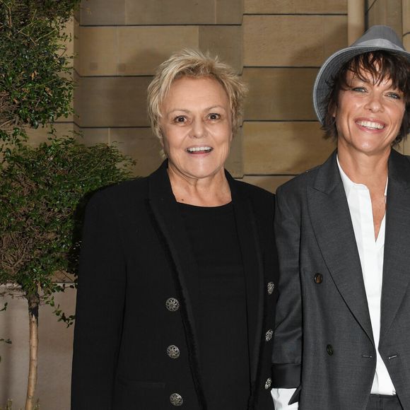 Muriel Robin et sa compagne Anne Le Nen lors de la 1ère édition de la remise du prix "Line Renaud - Loulou Gasté", pour la recherche médicale, à la Maison de la Recherche à Paris. Le 25 octobre 2019 © Coadic Guirec / Bestimage