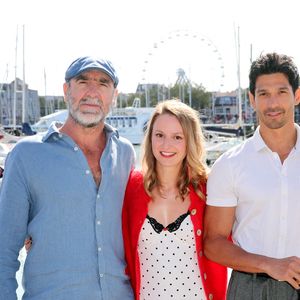 Pour lui, les vacances doivent être à la fois reposantes et enrichissantes.

Eric Cantona, Tiphaine Daviot, Vinnie Dargaud - Photocall du film en compétition "Murder Club" lors de la 26ème Edition du Festival de la Fiction de La Rochelle. Le 12 septembre 2024
© Patrick Bernard / Bestimage