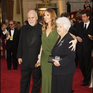 Cette vaste villa en bord de l’eau dispose de neuf chambres, de grands espaces de vie et d’un terrain propice aux réunions familiales comme aux séjours entre amis.
René Angélil, Céline Dion et sa mère Thérèse Tanguay — arrivées pour la 79e cérémonie des Oscars au Kodak Theatre à Hollywood. ALAIN ROLLAND / MAXIMA PROD / BESTIMAGE