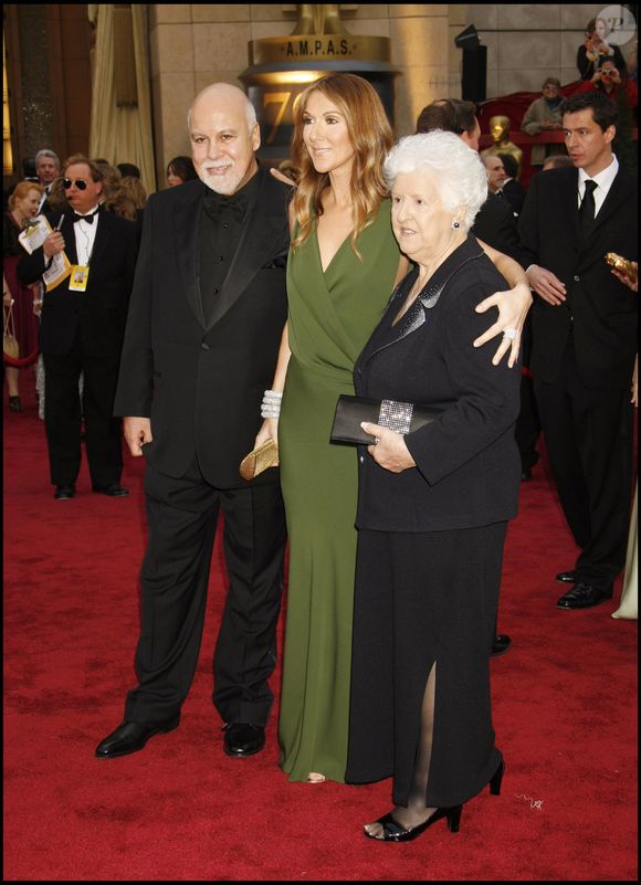 Cette vaste villa en bord de l’eau dispose de neuf chambres, de grands espaces de vie et d’un terrain propice aux réunions familiales comme aux séjours entre amis. 

René Angélil, Céline Dion et sa mère Thérèse Tanguay — arrivées pour la 79e cérémonie des Oscars au Kodak Theatre à Hollywood. ALAIN ROLLAND / MAXIMA PROD / BESTIMAGE