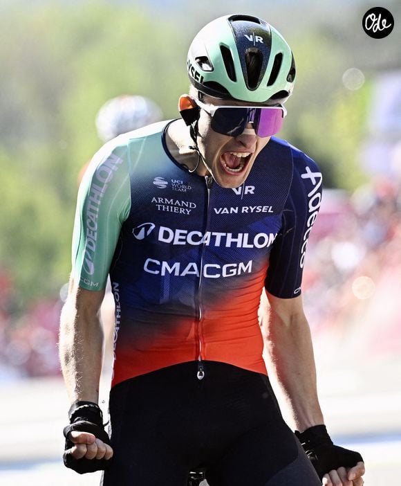 Le Français Paul Seixas, de l'équipe Decathlon CMA CGM, célèbre sa victoire dans l'épreuve masculine de la 90e édition de « La Flèche wallonne », une course cycliste d'un jour (Waalse Pijl - Flèche wallonne), sur un parcours de 200 km reliant Herstal à Huy, le mercredi 22 avril 2026. Photo : ABACAPRESS.COM