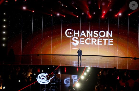 Exclusif - Nikos Aliagas lors de l'enregistrement de l'émission "La chanson secrète N°14", présentée par Nikos Aliagas et diffusée le 26 décembre sur TF1, à Paris le 9 décembre 2025. © Jacovides-Moreau/Bestimage