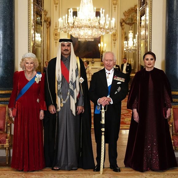 Le roi Charles III d'Angleterre et Camilla Parker Bowles, reine consort d'Angleterre - L'émir du Qatar Tamim ben Hamad Al-Thani et sa femme au dîner d'Etat au palais de Buckingham lors de sa visite d'Etat au Royaume-Uni, le 3 décembre 2024.