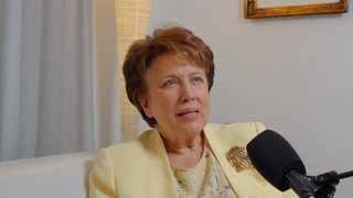 EXCLU “Si vous n’étiez pas sa fille…” : Roselyne Bachelot libérée d’un complexe grâce à un ami de son père qui n’y est pas allé par quatre chemins