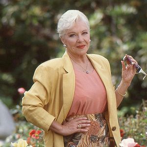 Line Renaud à son domicile à la Jonchère à Rueil Malmaison en juillet 1993.

© Bortoli//JLPPA/Bestimage