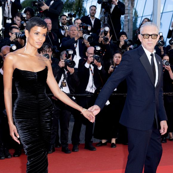 Narah Baptista et son compagnon Vincent Cassel (Montre Audemars Piguet) - Montée des marches du film " Histoires parallèles " lors du 79ème Festival International du Film de Cannes, le 14 mai 2026. © Olivier Borde / Bestimage