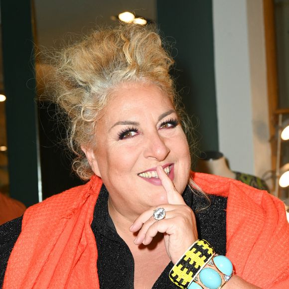 Marianne James y est née. C’est là qu'elle a grandi avec sa famille, son père étant à l'époque à la tête d’une confiserie là-bas.

Exclusif - Marianne James - Vernissage de l'exposition de la collection "(Re) Born" de Nathalie Garçon et Emile Garçon dans la boutique de la Galerie Vivienne à Paris © Coadic Guirec / Bestimage