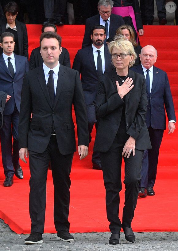 Claude Chirac entourée de son fils Martin Rey-Chirac lors de la cérémonie funéraire de l'ancien président français Jacques Chirac qui s'est tenue à l'église Saint-Sulpice à Paris, en France, le 30 septembre 2019. Photo Christian Liewig/Abaca