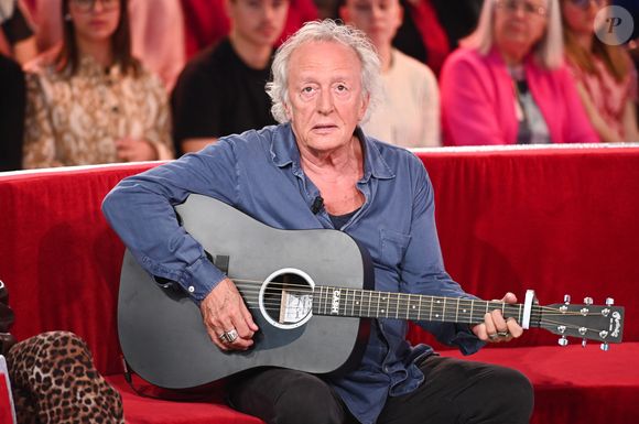 Exclusif - Didier Barbelivien lors de l'enregistrement de l'émission Vivement Dimanche, au studio Rive gauche, à Paris, France, le 22 octobre 2025, présentée par M.Drucker, diffusée sur France 3 le 16 novembre 2025. © Guillaume Gaffiot/Bestimage