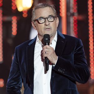 Il a été condamné à 1200 euros d'amende, une annulation de son permis de conduire et la confiscation de son véhicule.

Exclusif - Christophe Dechavanne lors de l'enregistrement de la soirée "Les 30 ans du sidaction - la soirée événement" au Grand Rex à Paris diffusée le 23 mars 2024 sur France 2
© Cyril Moreau / Coadic Guirec / Bestimage