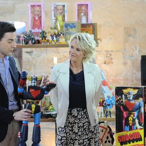 Exclusif - Sophie Davant, Harold Hessel et Alexandre qui vend une figurine de Goldorak - Enregistrement de l'émission prime "Affaire conclue" dans les écuries du château de Chantilly, présentée par S.Davant et qui sera diffusée sur France 2 le 15 septembre 2020. Le 9 juillet 2020.
© Guillaume Gaffiot / Bestimage