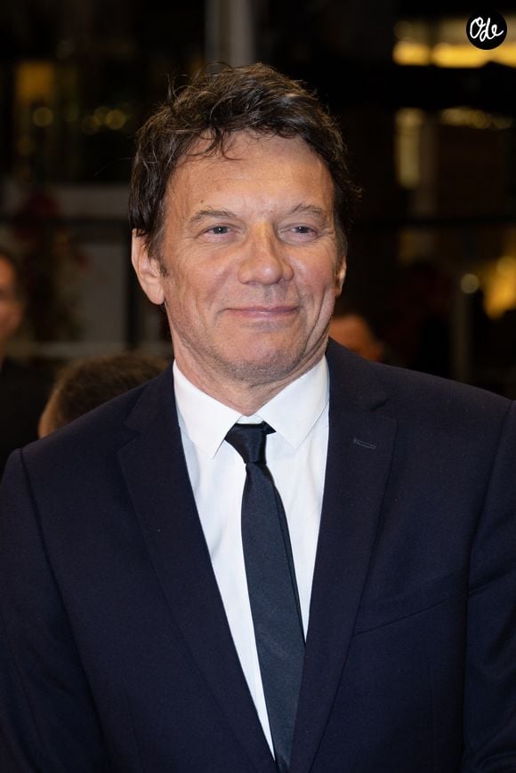 Ce parcours du combattant a eu de lourdes répercussions sur sa propre vie sociale, l'hypersensibilité et les crises de sa fille l'ayant parfois isolé d'une partie de son cercle amical.

Samuel Le Bihan - Montée des marches du film " Omar la fraise (The King of Algiers) " lors du 76ème Festival International du Film de Cannes, au Palais des Festivals à Cannes. Le 19 mai 2023 © Jacovides-Moreau / Bestimage