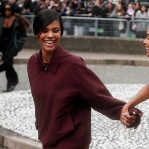 Tina Kunakey apparaît sur le clip de la collection Croisière 2025 de la griffe. Pour beaucoup, elle a donc eu ces chaussures revendues gratuitement

Tina Kunakey - Arrivées au défilé Miu Miu mode femme automne / hiver 2024-2025 au Conseil Economique et Social lors de la Fashion Week de Paris (PFW), à Paris, France, le 5 mars 2024. © Christophe Clovis/Bestimage