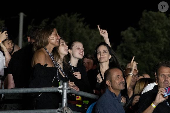 Angelina Jolie espère que le choix de discrétion de sa fille sera respecté.

L'actrice Angelina Jolie avec sa fille Shiloh Jolie lors du concert de Maneskin pour la tournée mondiale 'Loud Kids Tour' à Rome, Italie, le 9 juillet 2022 - Photo by Barbara Amendola/IPA/ABACAPRESS.COM