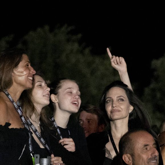 Angelina Jolie espère que le choix de discrétion de sa fille sera respecté.

L'actrice Angelina Jolie avec sa fille Shiloh Jolie lors du concert de Maneskin pour la tournée mondiale 'Loud Kids Tour' à Rome, Italie, le 9 juillet 2022 - Photo by Barbara Amendola/IPA/ABACAPRESS.COM