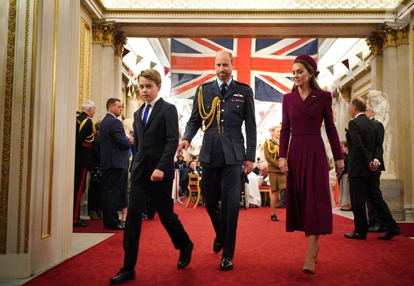 Le prince George de Galles, Le prince William, prince de Galles, Catherine (Kate) Middleton, princesse de Galles à l'occasion de la Tea Party à Buckingham Palace le 5 mai 2025

© Yui Mok/WPA-Pool / Julien Burton / Bestimage