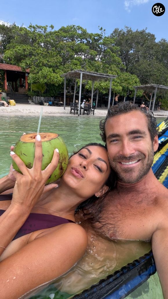 L’agent immobilier de L’Agence partage désormais son quotidien avec cette ancienne compagne du joueur Richard Gasquet.

Martin Kretz et Clémentine, sa nouvelle compagne, au Brésil.

Capture d'écran d'une story publiée sur le compte Instagram de Clémentine @clementine_cz