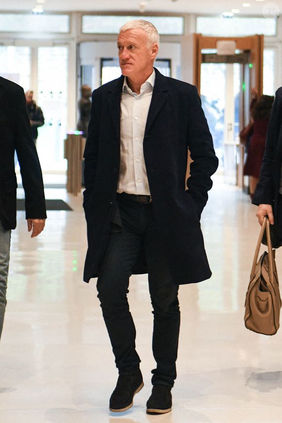 Sa gestion repose sur le collectif, aussi bien sur le terrain qu’en affaires…

Le sélectionneur de l'équipe de France de football, Didier Deschamps, arrive au tribunal correctionnel pour le procès en diffamation contre le journaliste sportif français Daniel Riolo à Paris, France, le 20 novembre 2025. Photo par Florian Poitout/Abacapress.com