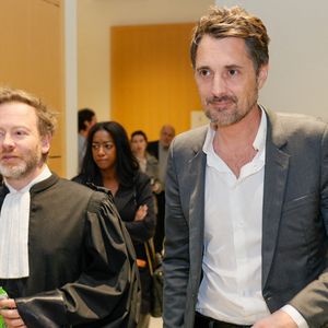 Exclusif - Vincent Cerutti avec son avocat Antoine Vey lors de la deuxième suspension d'audience de son procès, pour atteinte sexuelle, pour avoir mordu, à deux reprises, les fesses de sa collaboratrice chez Chérie FM en 2015, Caroline Barel, au tribunal correctionnel de Paris, France, le 9 décembre 2025. La procureure a requis 6 mois de prison, assorti de sursis simple, et dix mille euros d'amende. L'avocat de l'animateur a de son côté plaidé la relaxe. Le délibéré sera rendu le 4 février 2026.
© Julien Sarkissian/Bestimage